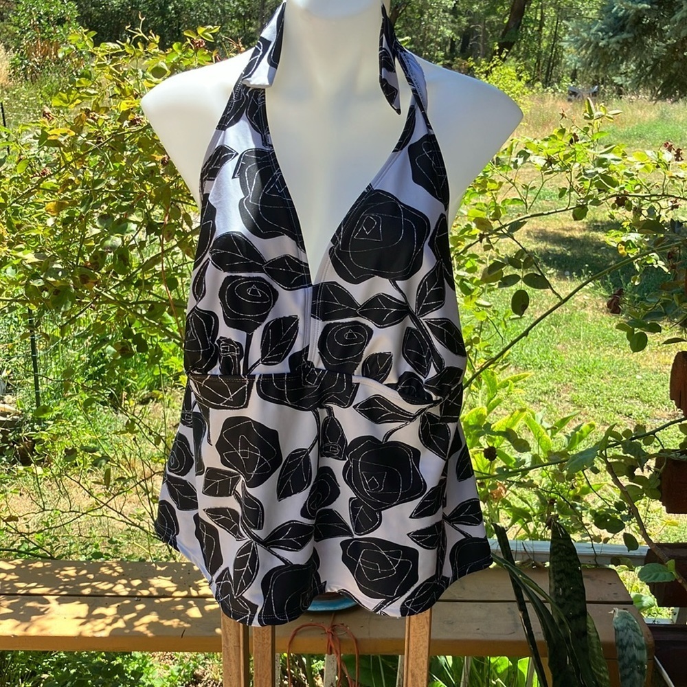 Catalina 22w-24W halter swim top 3X